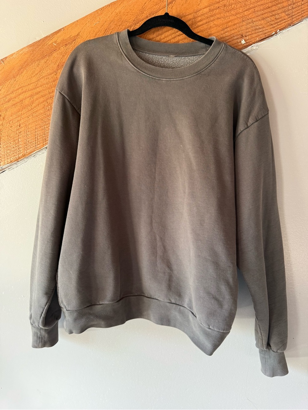 Aritzia Men's Crewneck Sweater in Olive
